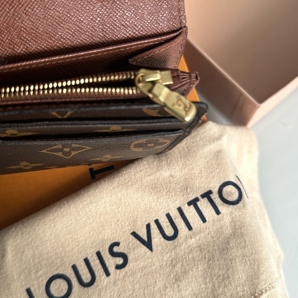 Luis Vuitton wallet